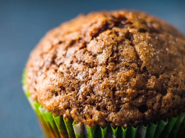 Muffin banane chocolat avec garniture au sucre caramel — Photo