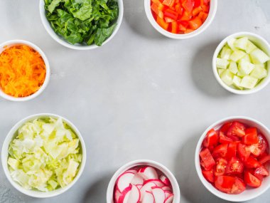 Salata veya aperatifler için sebze kase karışımı