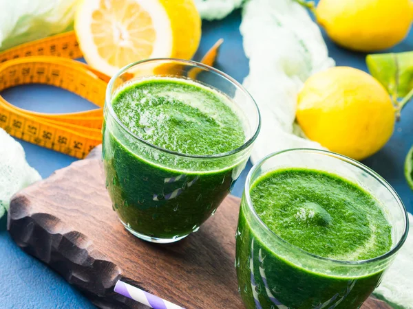 Grüner Detox-Smoothie für die Ernährung — Stockfoto