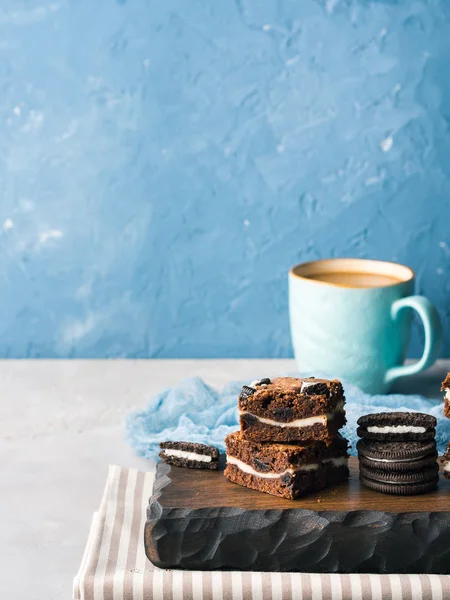Roomkaas brownies met cookies — Stockfoto