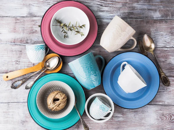 Ceramiczne naczynia na podłoże drewniane — Zdjęcie stockowe