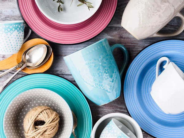 Ceramiczne naczynia na podłoże drewniane — Zdjęcie stockowe