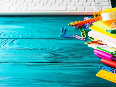 Kalemler Kırtasiye renkli okul yazma araçları