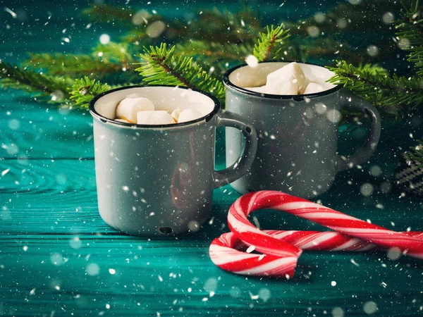 Sıcak çikolata koyu yeşil. Noel içki