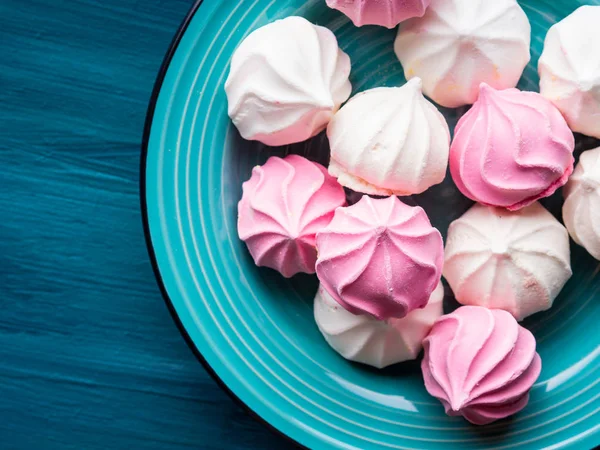 Pastel renk beze yeşil