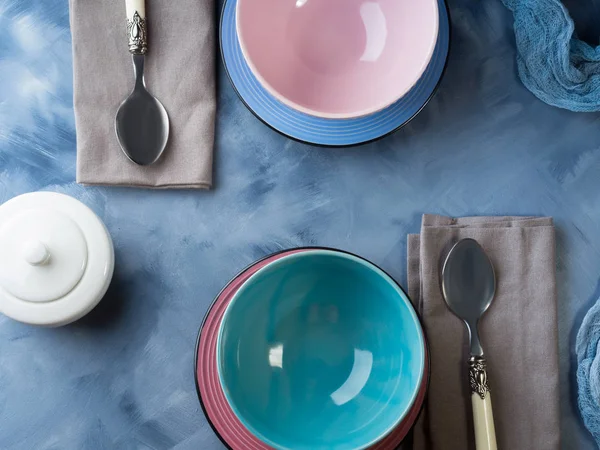 Louça para o pequeno-almoço ou almoço em azul — Fotografia de Stock