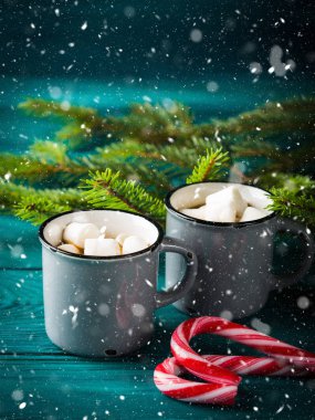 Sıcak çikolata koyu yeşil. Noel içki