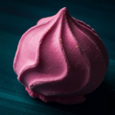 Pembe pastel renk beze koyu yeşil