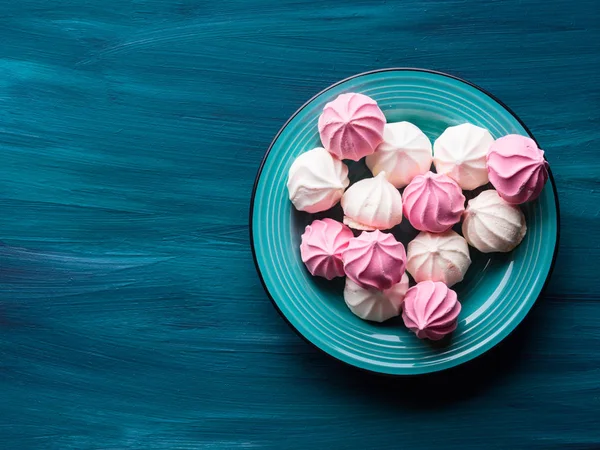 Pastel renk beze yeşil