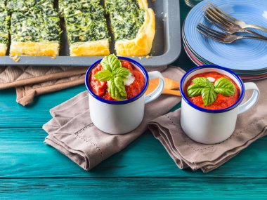 Çorba, kiş ve patates ile öğle yemeği