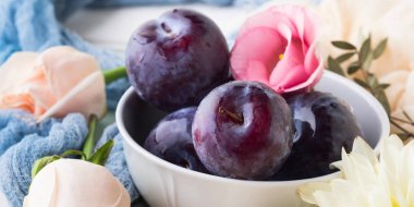 Kase çiçekli mavi Erik