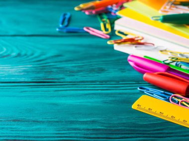 Kalemler Kırtasiye renkli okul yazma araçları