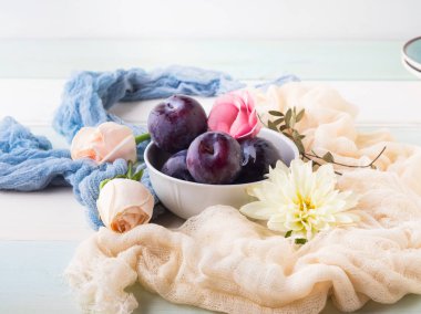 Kase çiçekli mavi Erik