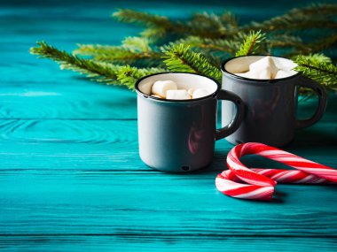 Sıcak çikolata koyu yeşil. Noel içki