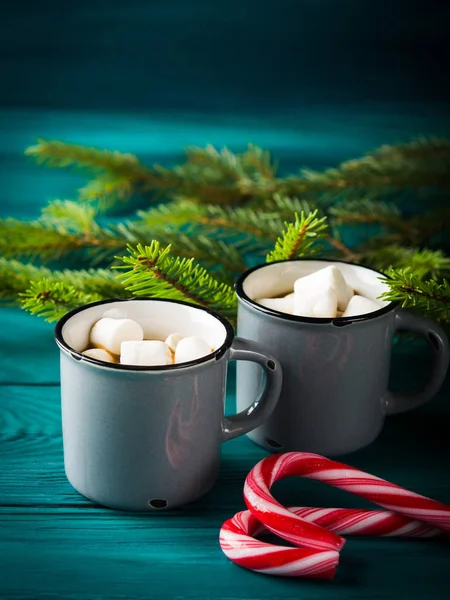 Sıcak çikolata koyu yeşil. Noel içki