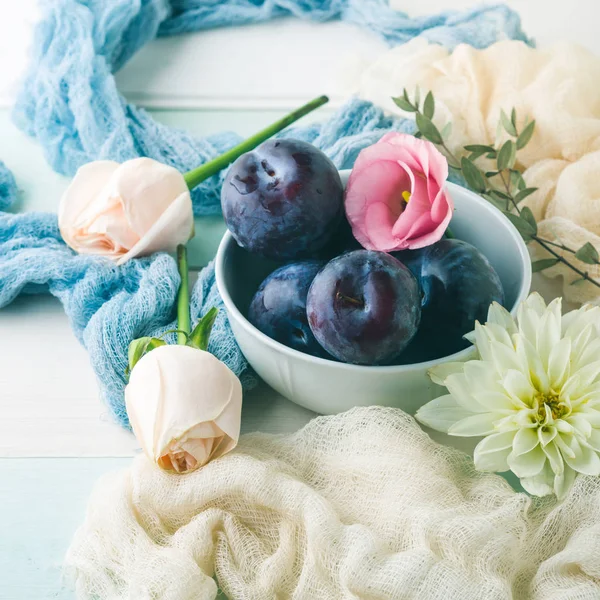 Kase çiçekli mavi Erik