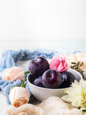 Kase çiçekli mavi Erik