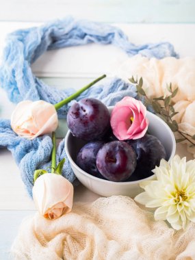 Kase çiçekli mavi Erik