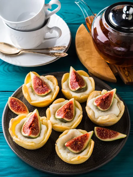 Ricotta ve incir ile tartlets