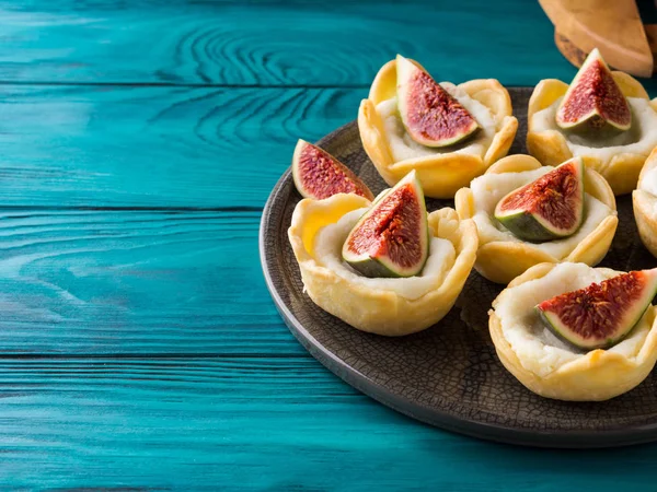 Ricotta ve incir ile tartlets