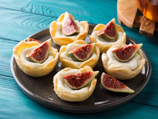 Ricotta ve incir ile tartlets