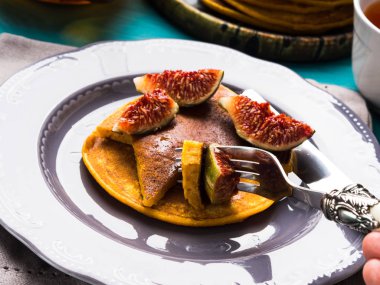 İncir ve ballı kabak krep yeme