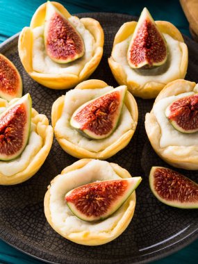 Ricotta ve incir ile tartlets