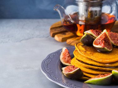 İncir ve ballı kabak krep yığını