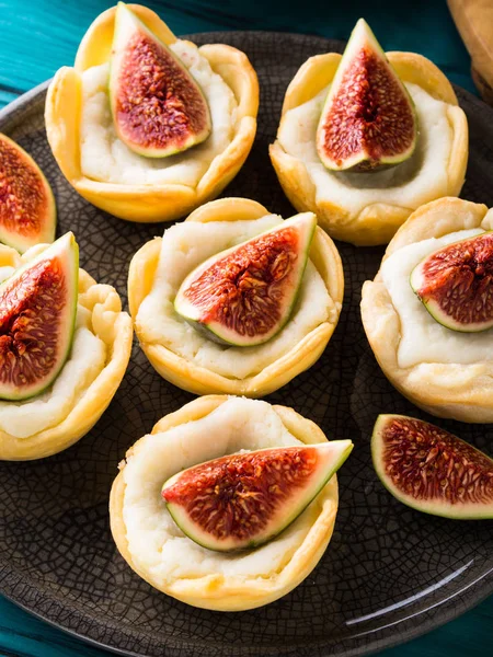 Ricotta ve incir ile tartlets