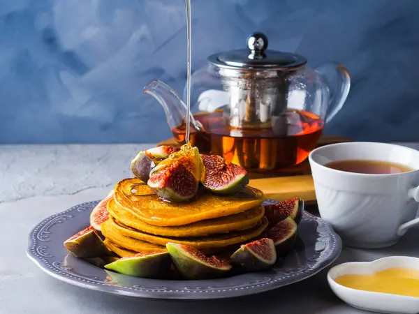 Stack of pumpkin pancakes with figs and honey — Stock Photo, Image