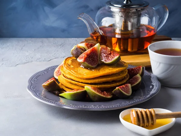Stack of pumpkin pancakes with figs and honey — Stock Photo, Image