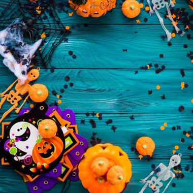 Cadılar Bayramı partisi süslemeleri çerçeve koyu yeşil