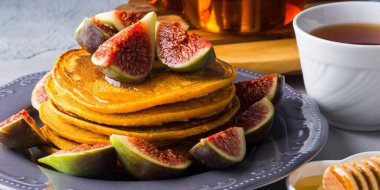 İncir ve ballı kabak krep yığını