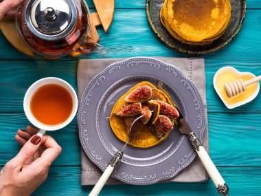 İncir ve ballı kabak krep yeme