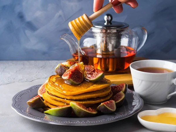 Stack of pumpkin pancakes with figs and honey — Stock Photo, Image