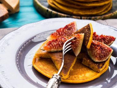 İncir ve ballı kabak krep yeme