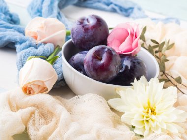 Kase çiçekli mavi Erik