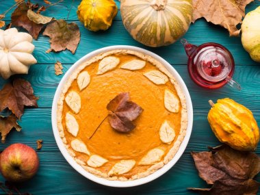 Kabak pasta ile sonbahar arka planı yeşil