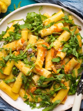 Makarna kabak ve roka ile