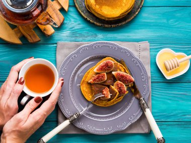 İncir ve ballı kabak krep yeme