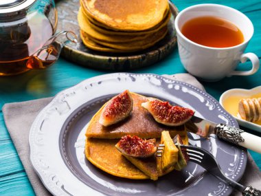 İncir ve ballı kabak krep yeme