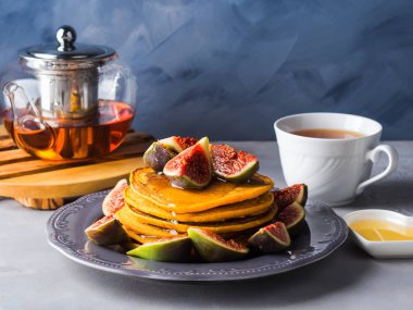 İncir ve ballı kabak krep yığını