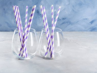 Boş içki gözlük parti payet ile