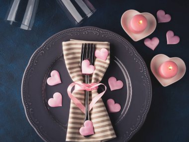 Sevgililer günü romantik tarih kavramı mumlar ile