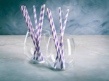 Boş içki gözlük parti payet ile