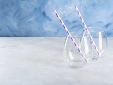 Boş içki gözlük parti payet ile