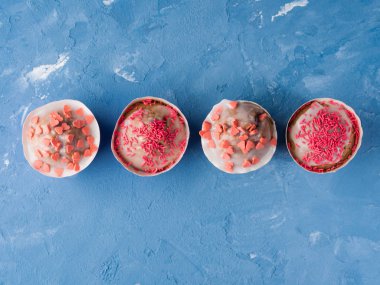 Sevgililer günü için fincan kek