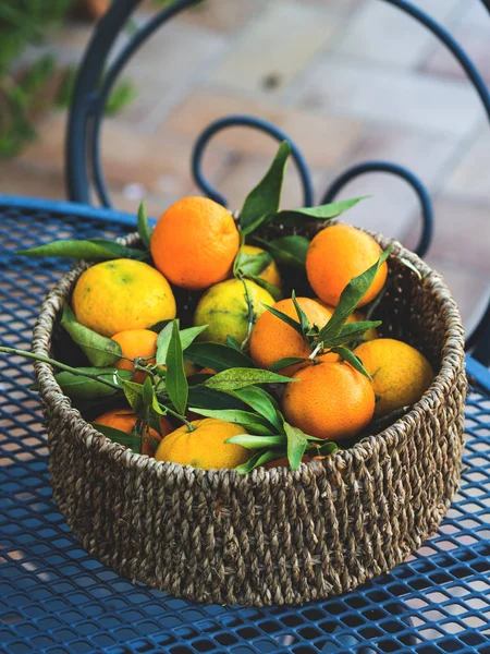 Italian fresh tangerines in a basket — Stock Photo, Image