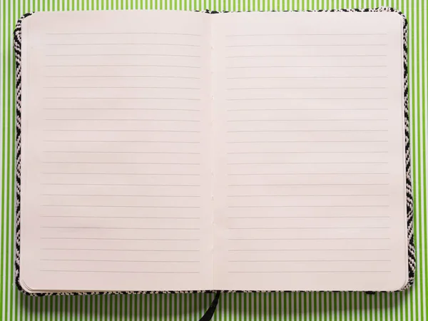 Ανοίξτε το σημειωματάριο με λευκές σελίδες — Φωτογραφία Αρχείου