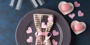 Sevgililer günü romantik tarih kavramı mumlar ile